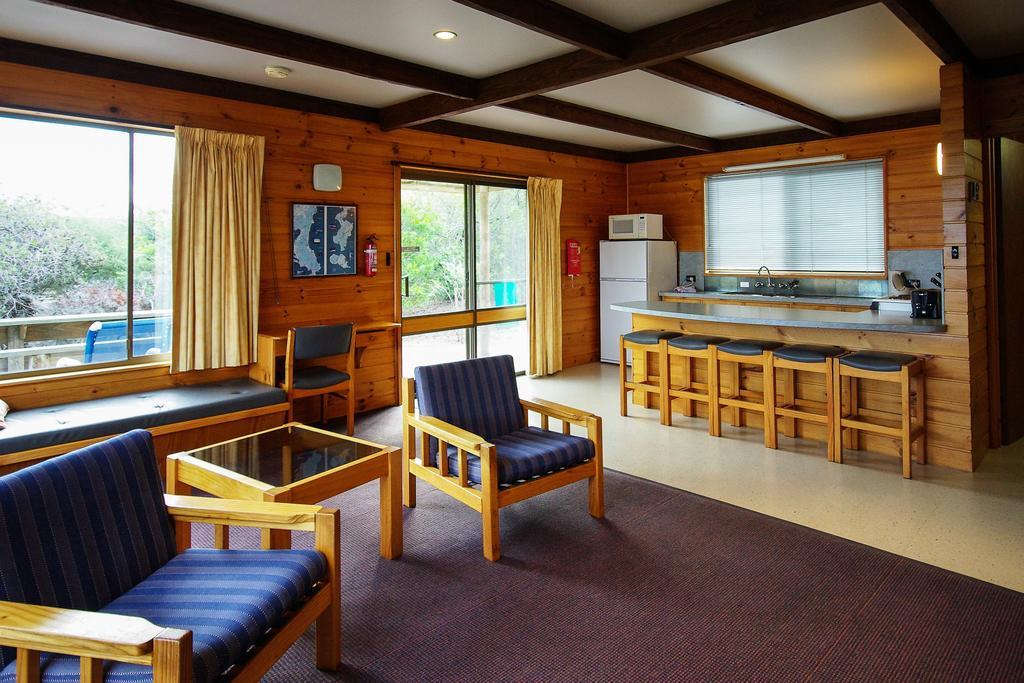 เอ็ดจ์ ออฟ เดอะ เบย์ รีสอร์ต Hotel โคลส์เบย์ ห้อง รูปภาพ